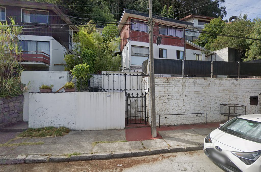 Frontis del hostal en calle Gleisner, Concepción